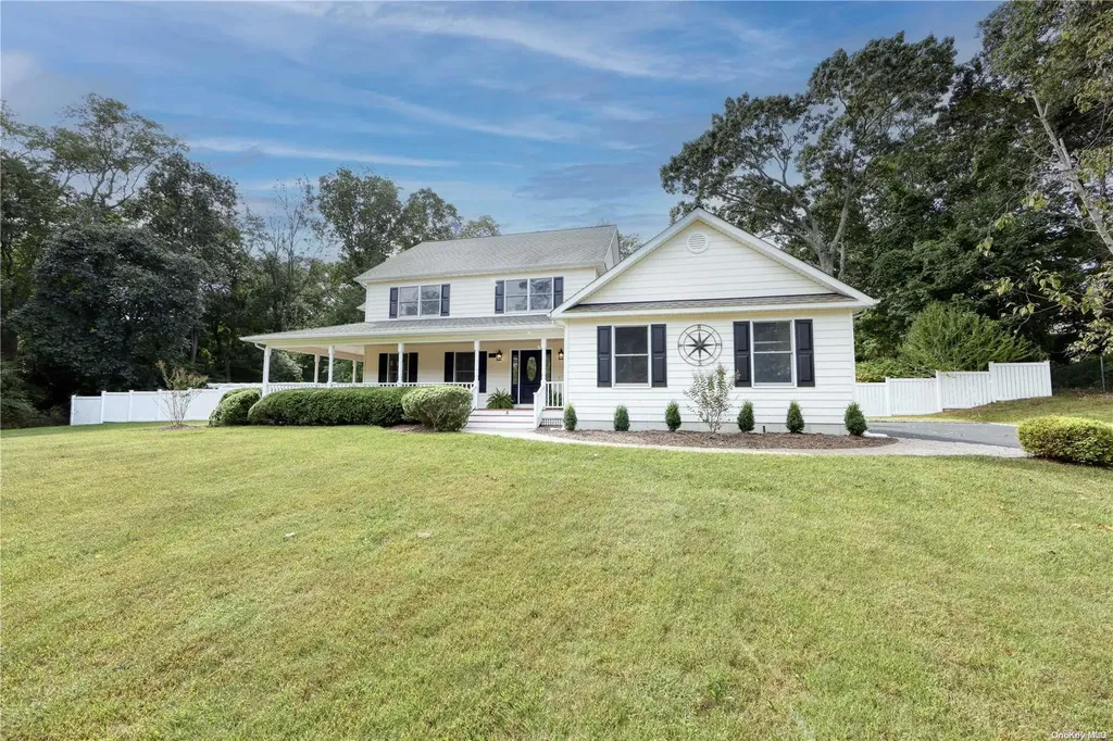 5 Crescent Court Wading River NY 11792