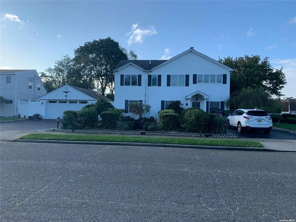 27 Bucket Lane Levittown NY 11756