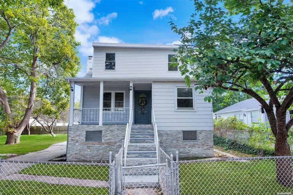 91 Hounslow Road Shirley NY 11967
