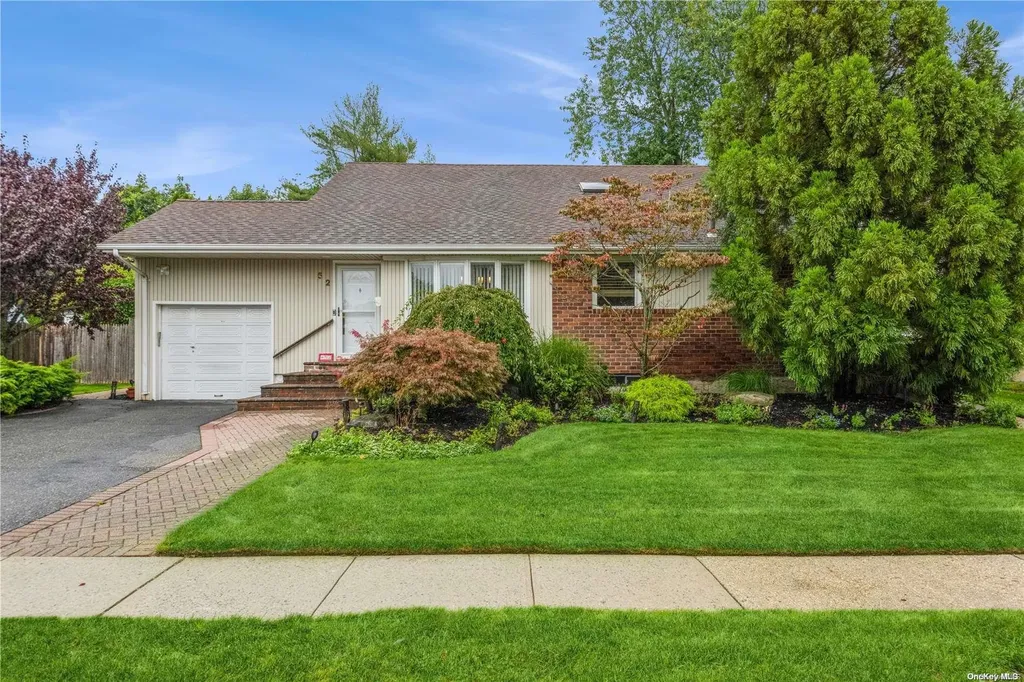 52 Sylvia Lane Plainview NY 11803
