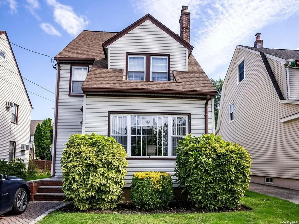 352 Marcellus Road Mineola NY 11501