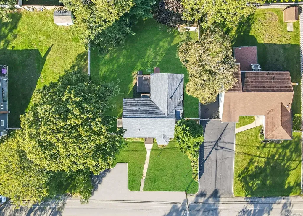 32 Ackerly Lane Ronkonkoma NY 11779