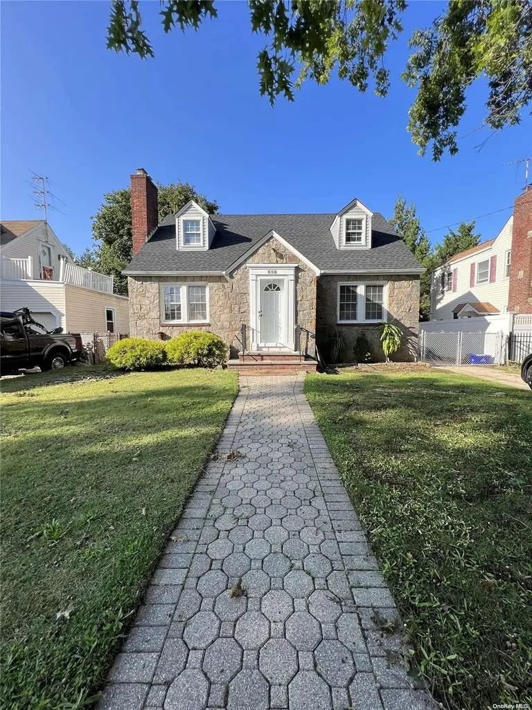 659 Garfield Road North Baldwin NY 11510