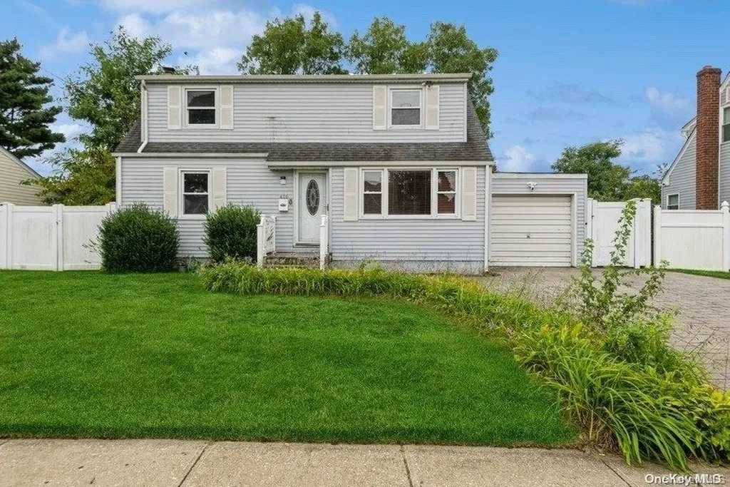 416 17th Street West Babylon NY 11704