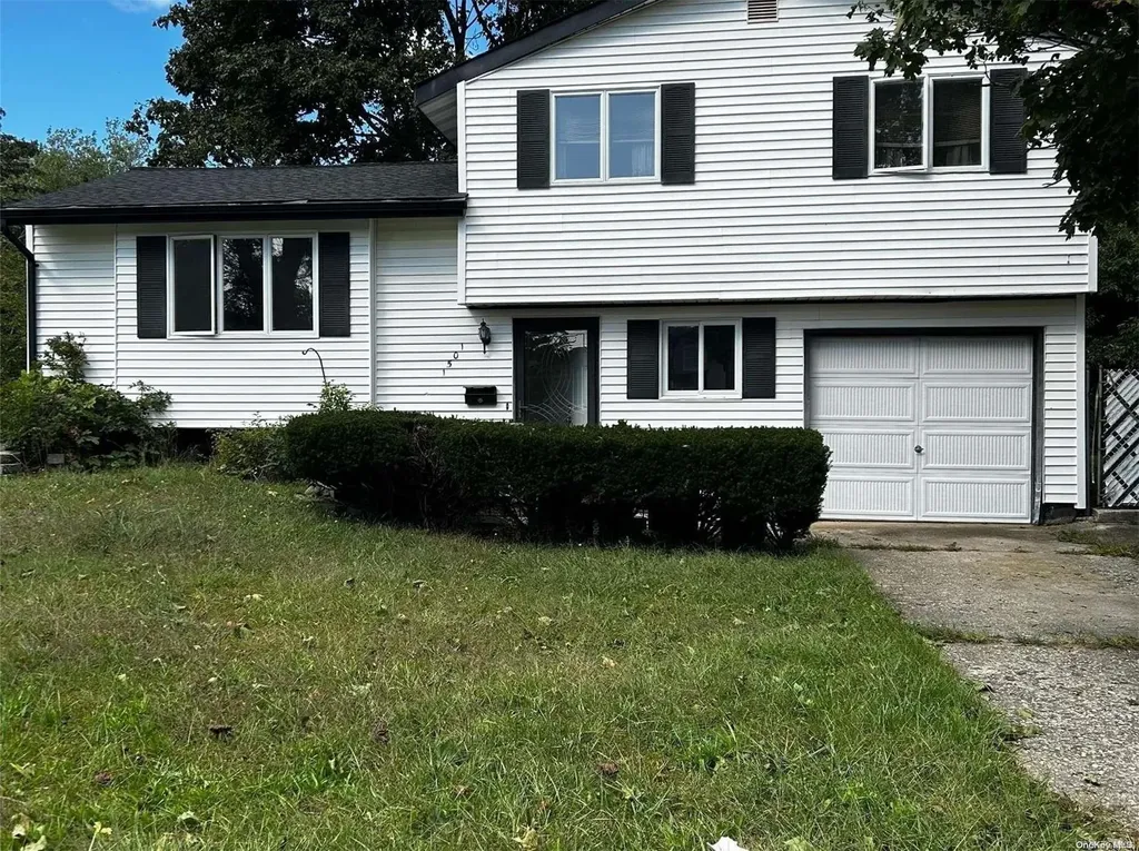 1501 Wave Avenue Medford NY 11763