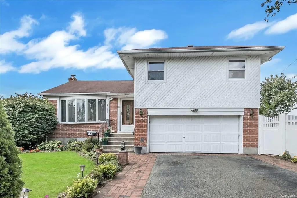116 Orchard Street Plainview NY 11803