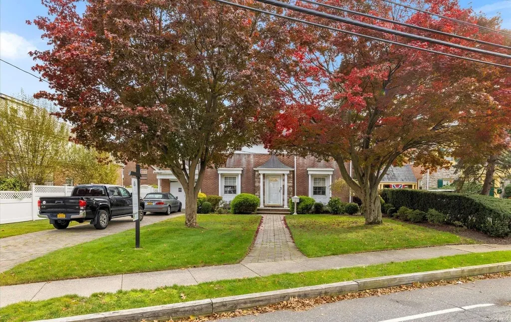 706 Saint Lukes Place North Baldwin NY 11510