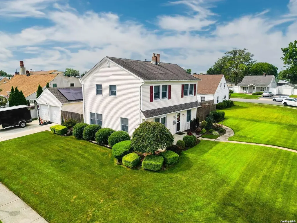9 Ridge Lane Levittown NY 11756