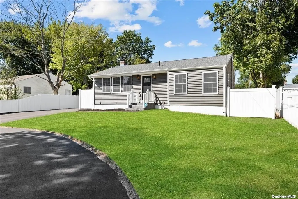 33 E Sycamore Street Central Islip NY 11722