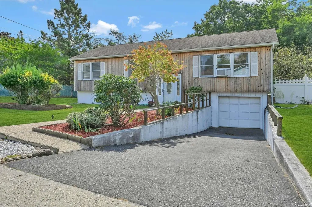 46 W 2nd Street Patchogue NY 11772