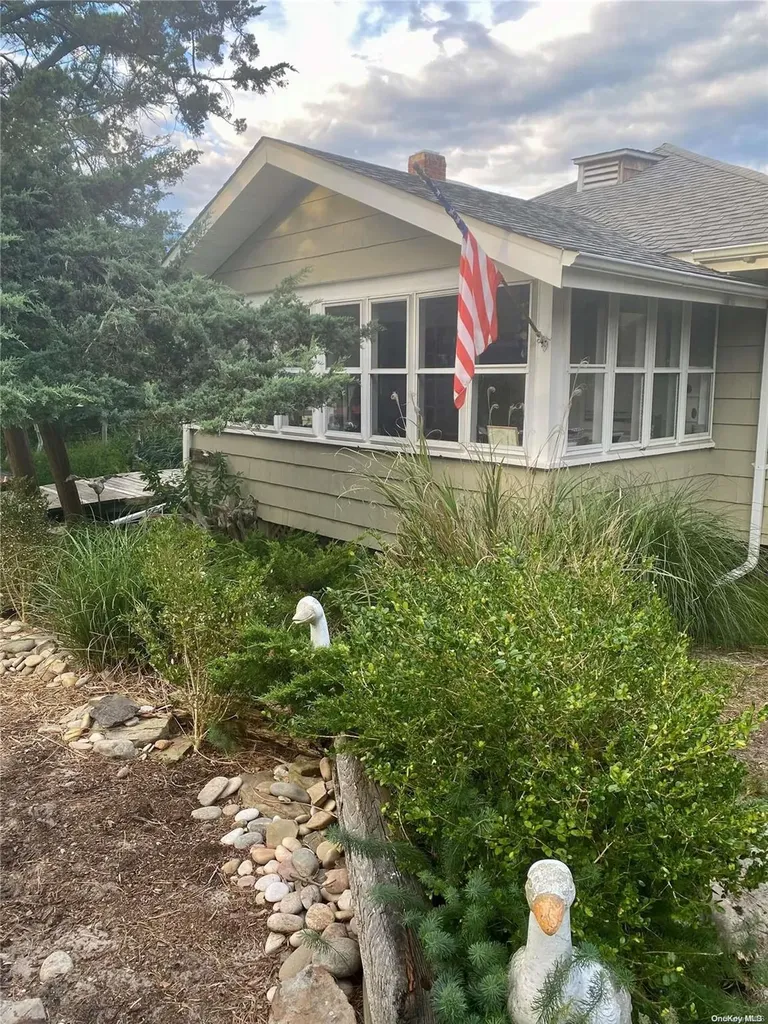 876 Evergreen Walk Ocean Beach NY 11770