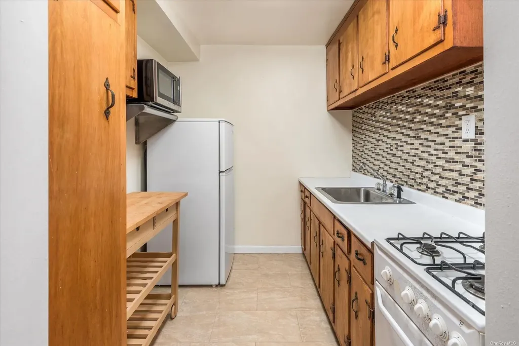 65-15 38th Avenue Woodside NY 11377