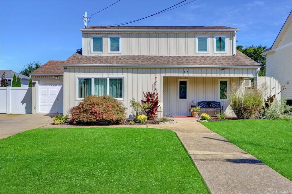 107 Berkeley Place Massapequa NY 11758