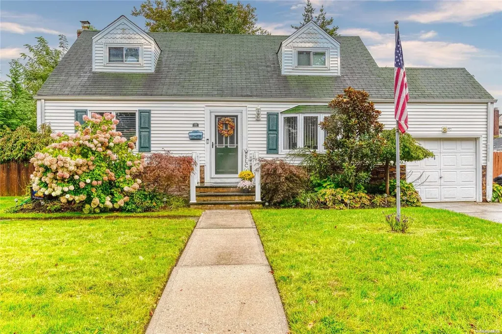 22 Raider Street West Babylon NY 11704