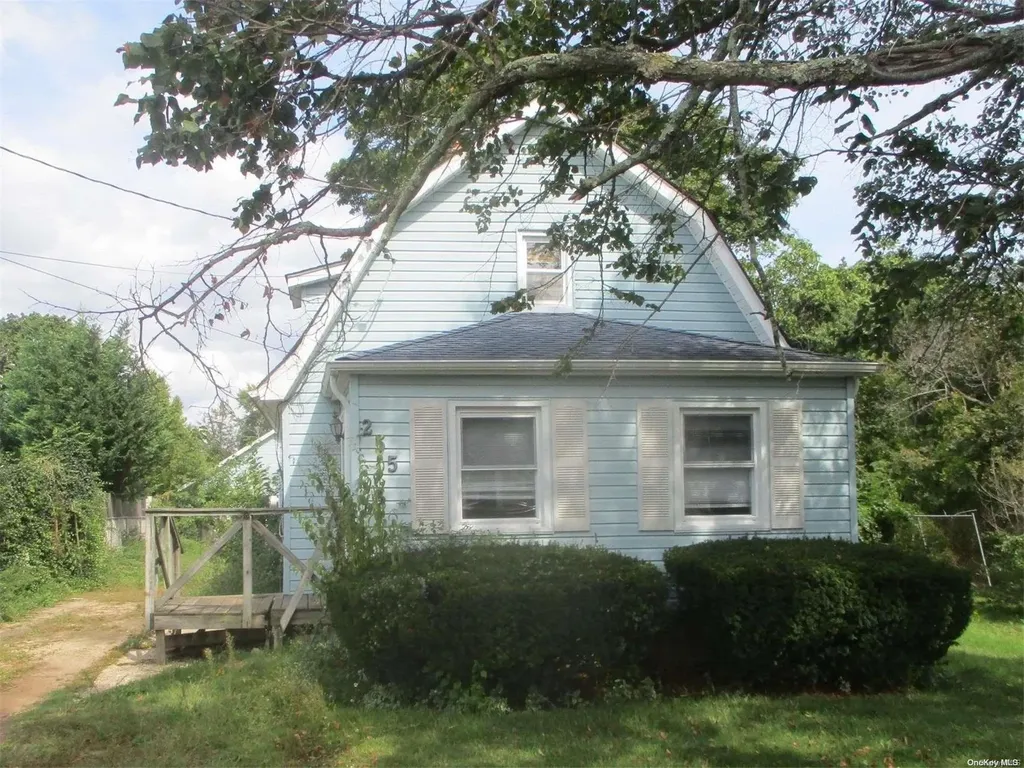 255 Maple Avenue East Meadow NY 11554