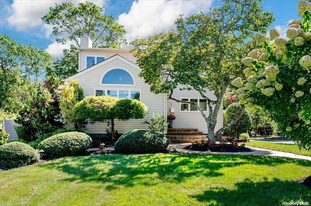 26 Dixie Lane East Islip NY 11730