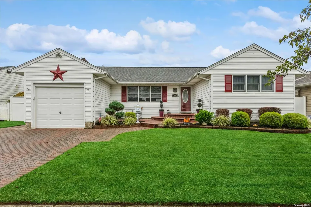 69 Cheshire Road Bethpage NY 11714
