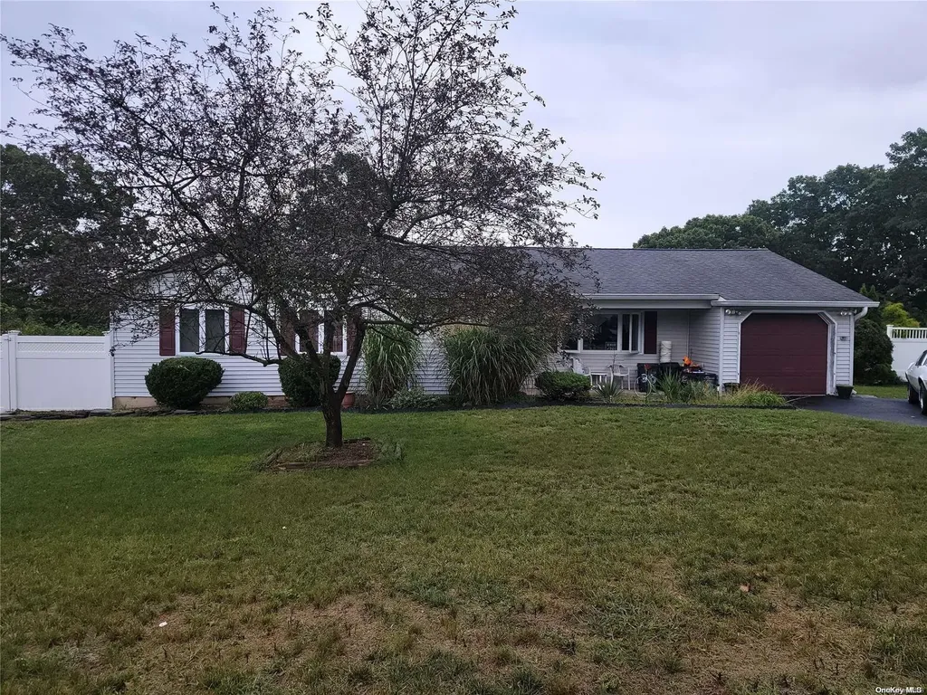 26 Cherry Street Selden NY 11784