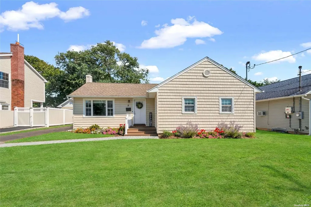 9 Beachwood Drive Babylon NY 11702