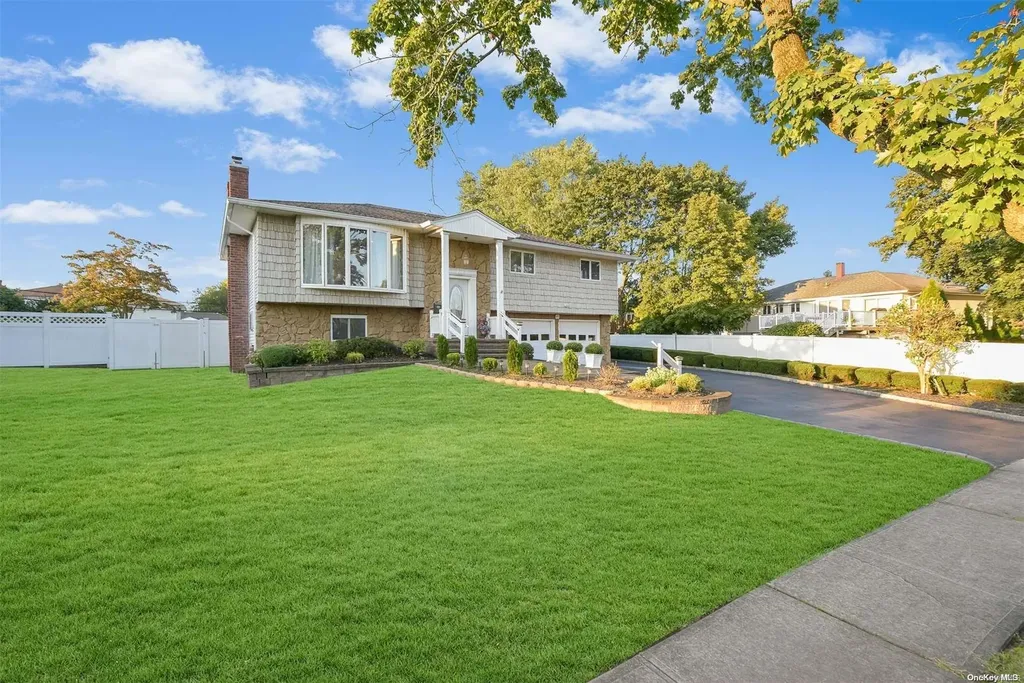 15 Heather Crescent Commack NY 11725