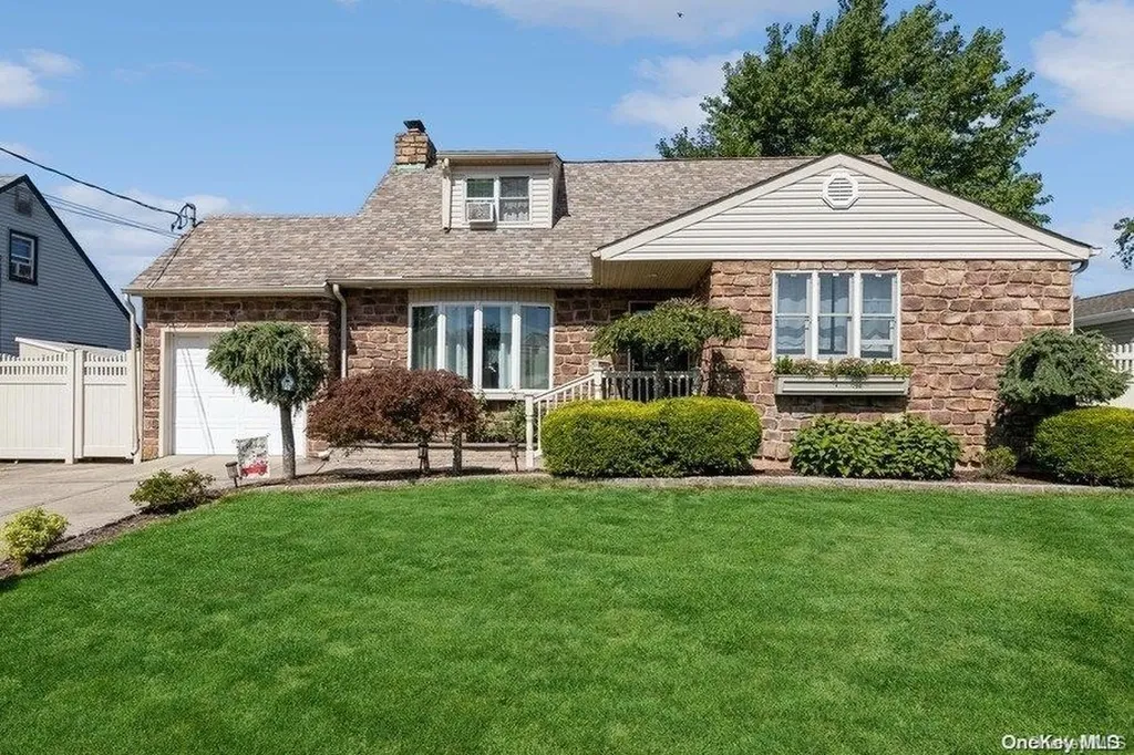22 Birchfield Avenue Babylon NY 11702