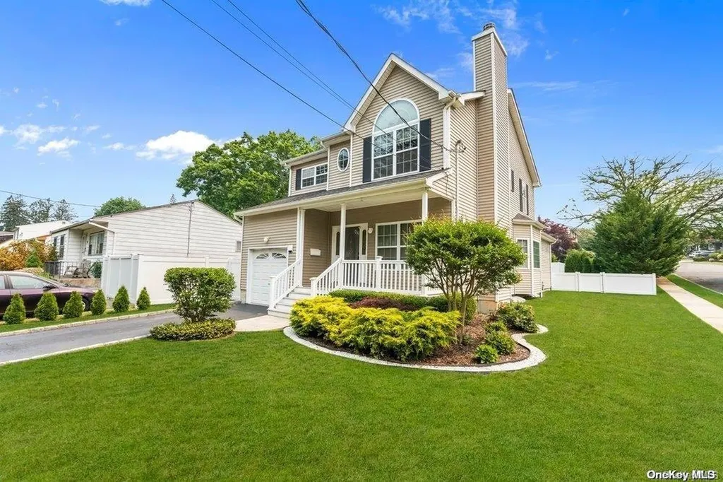 42 Sagamore Street Plainview NY 11803