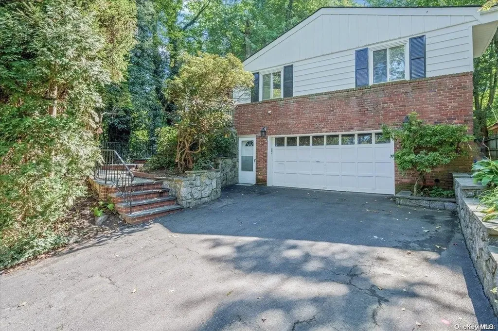 252 Shoreward Drive Great Neck NY 11021