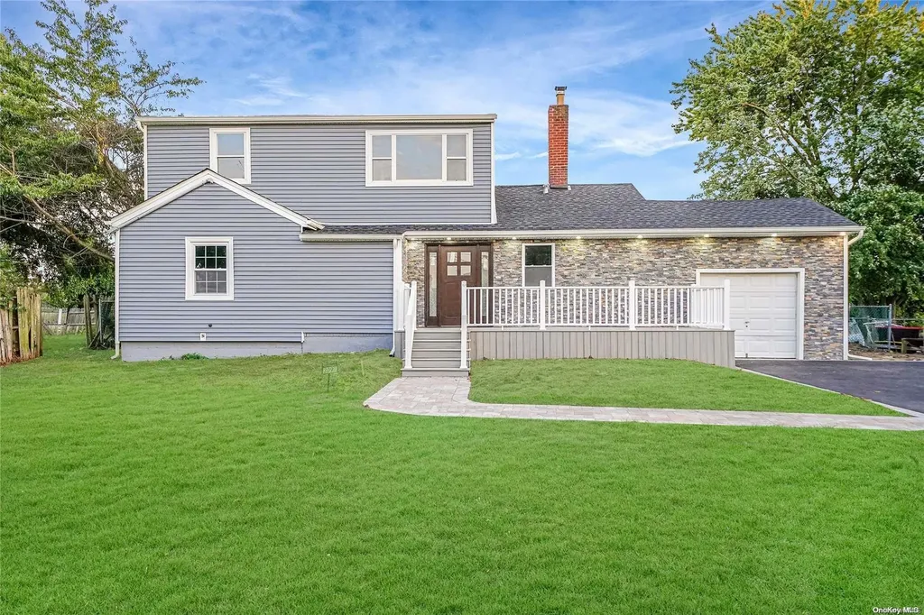 309 3rd Street Lindenhurst NY 11757