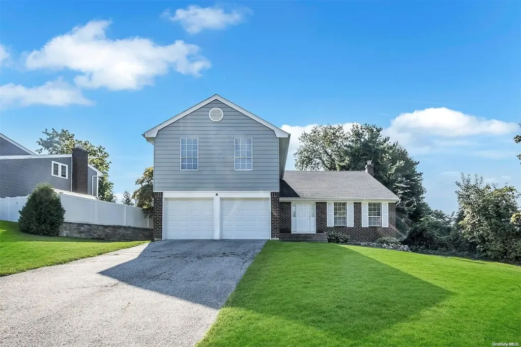 20 Hitching Post Lane Glen Cove NY 11542