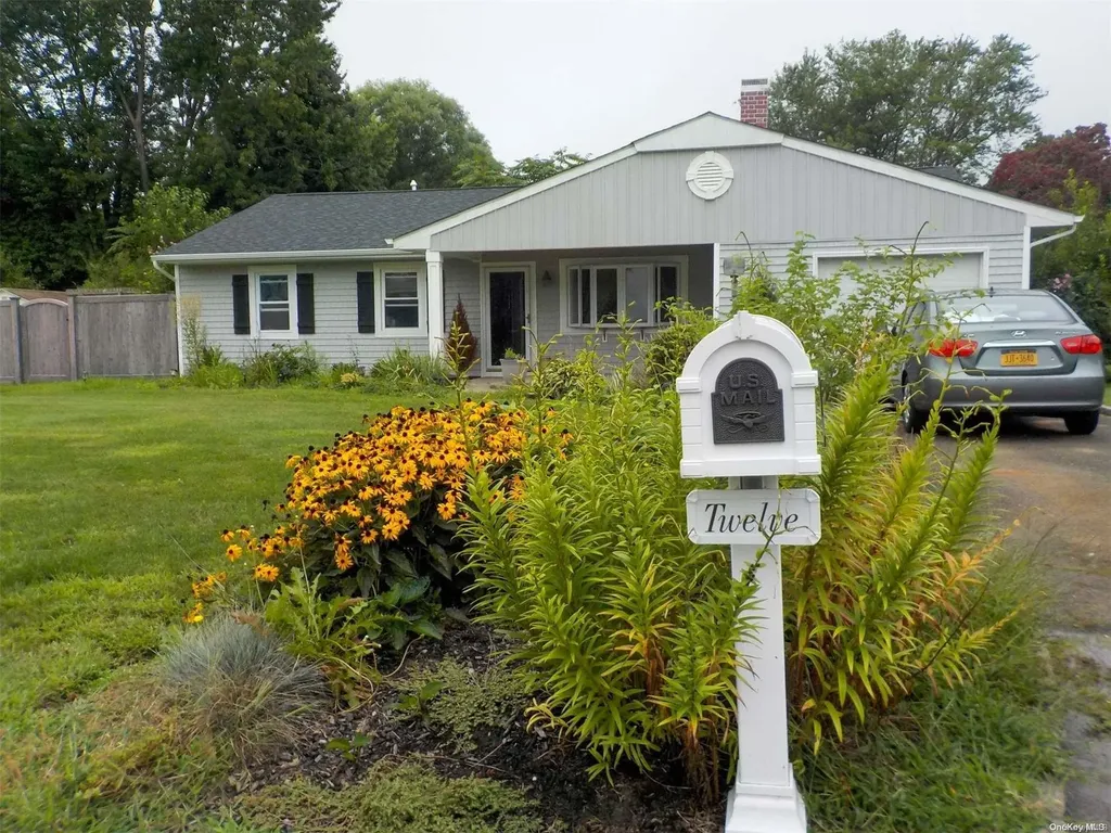 12 Barnaby Lane Mount Sinai NY 11766