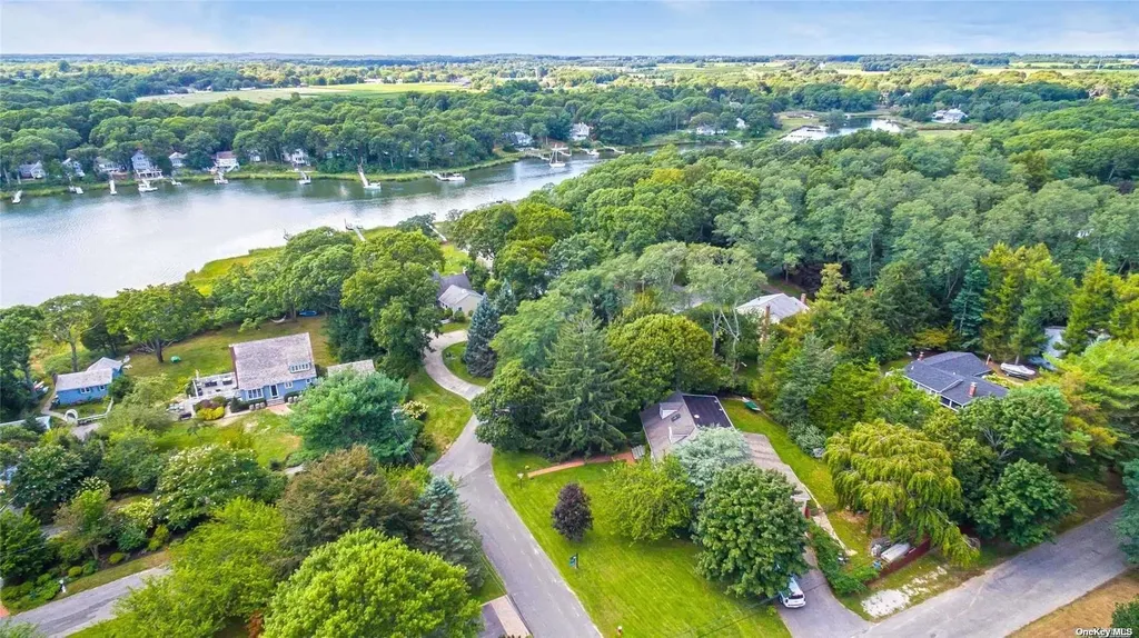 25 Moose Trail Cutchogue NY 11935