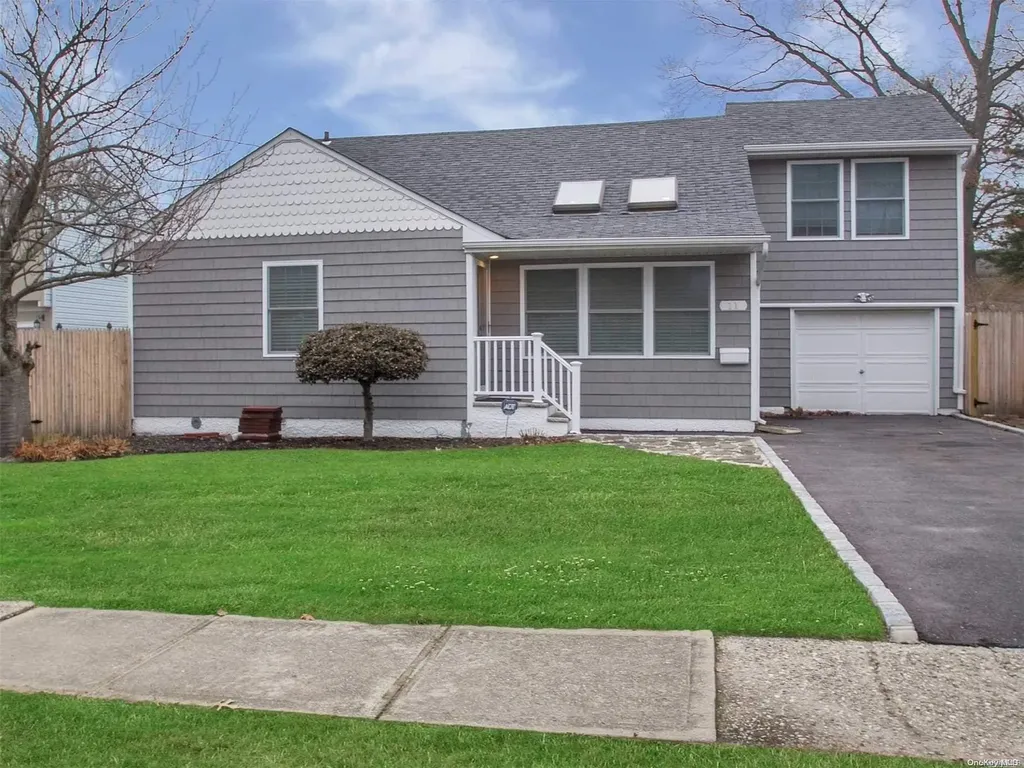 11 Pratt Street West Babylon NY 11704
