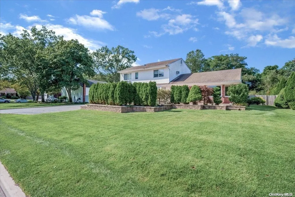 4 Bezel Lane Smithtown NY 11787