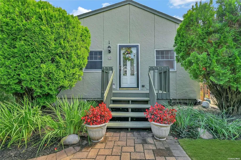 29 Vine Road Rocky Point NY 11778