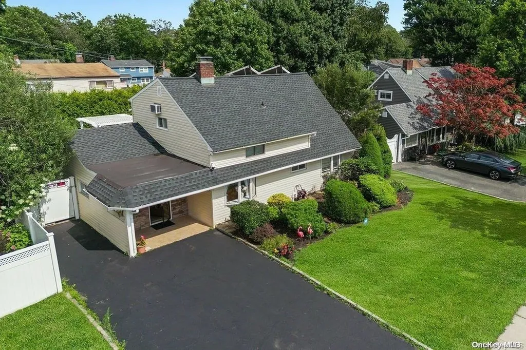 5 Hedge Lane Westbury NY 11590