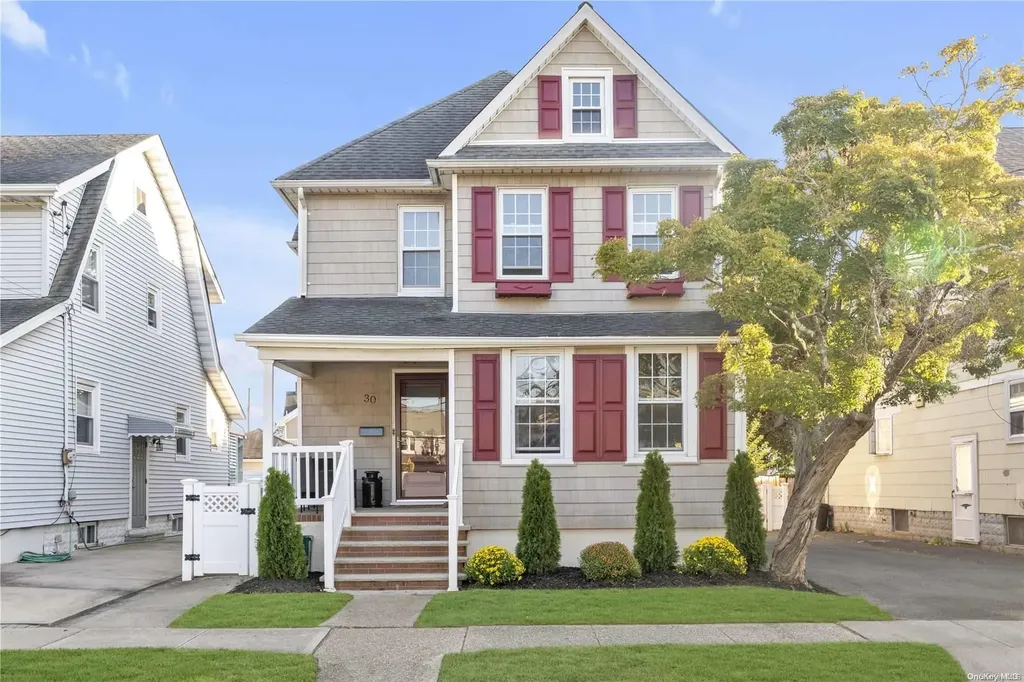 30 Windsor Place Lynbrook NY 11563