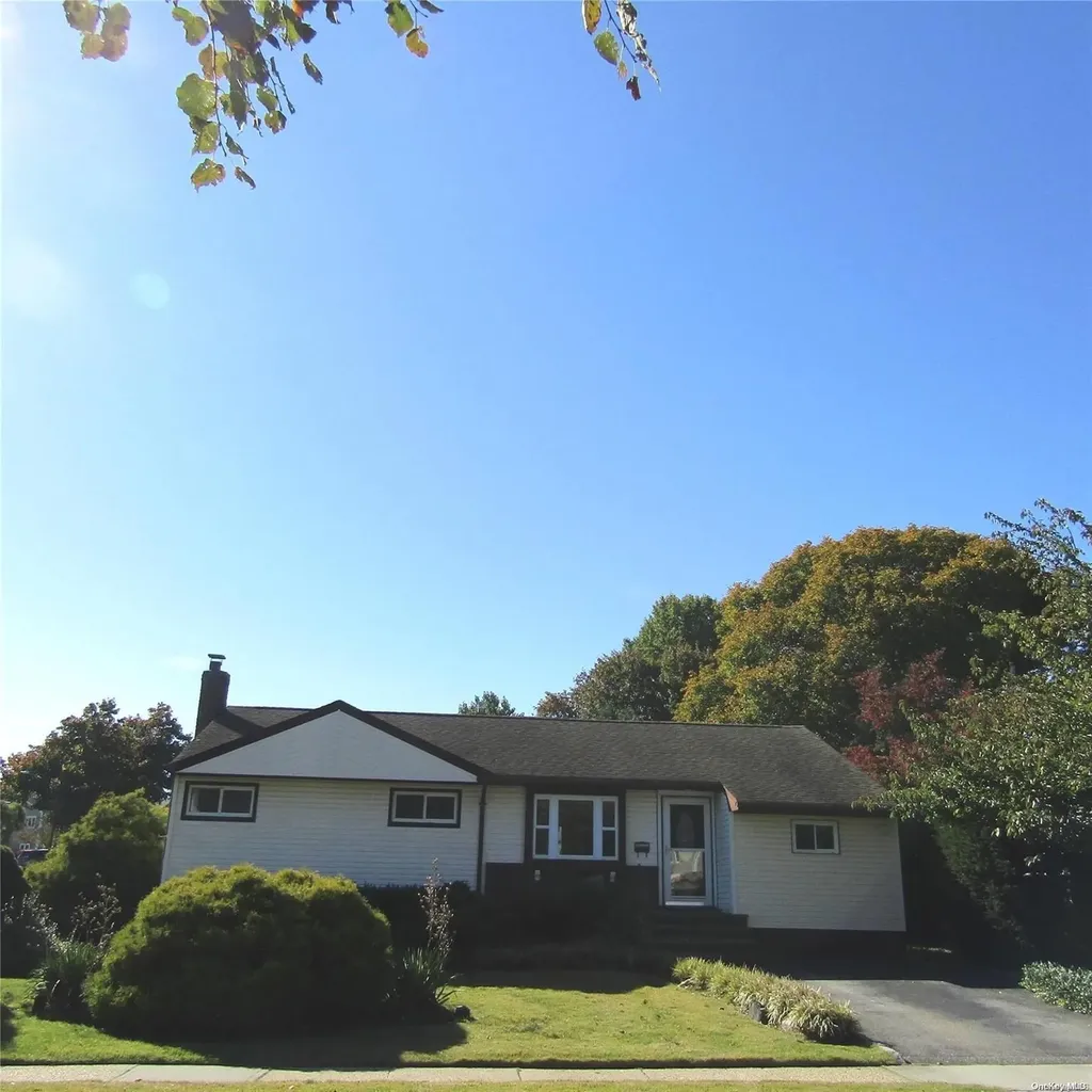 22 Margaret Drive Plainview NY 11803