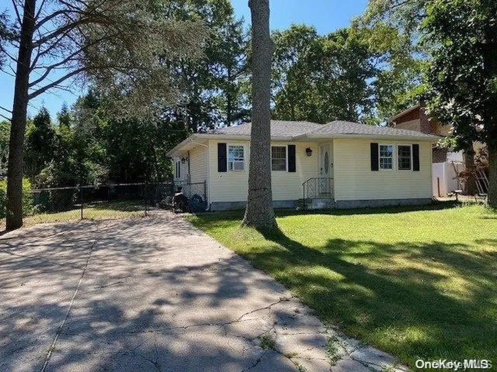 44 Ranch Drive Shirley NY 11967
