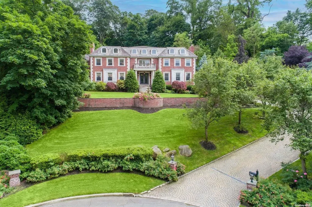 88 Walter Lane Manhasset NY 11030