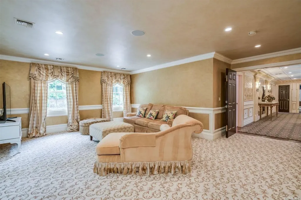 88 Walter Lane Manhasset NY 11030