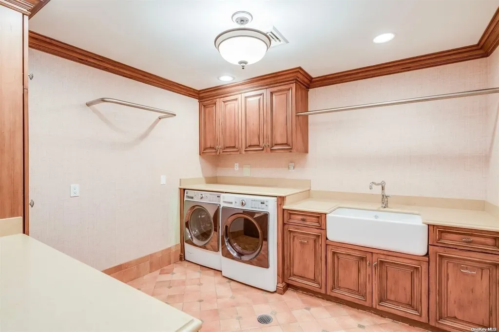 88 Walter Lane Manhasset NY 11030