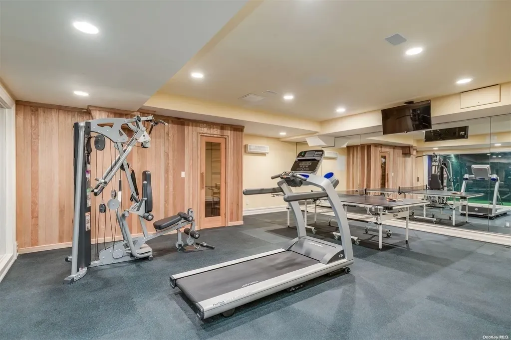 88 Walter Lane Manhasset NY 11030