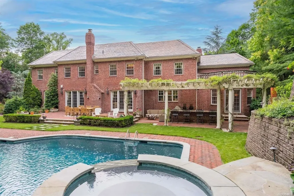 88 Walter Lane Manhasset NY 11030