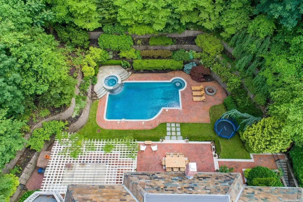 88 Walter Lane Manhasset NY 11030