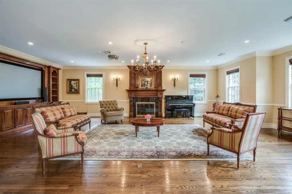 88 Walter Lane Manhasset NY 11030