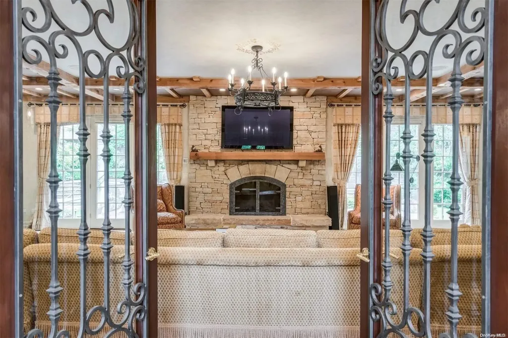 88 Walter Lane Manhasset NY 11030