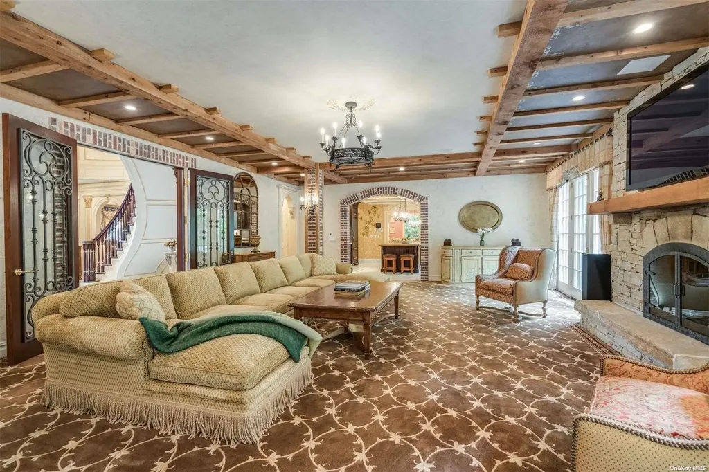 88 Walter Lane Manhasset NY 11030