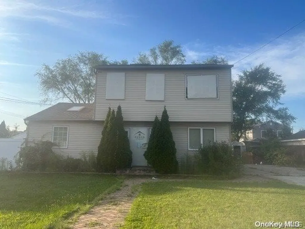 277 15th Street West Babylon NY 11704