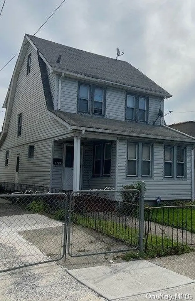 109-35 205th Saint Albans NY 11412