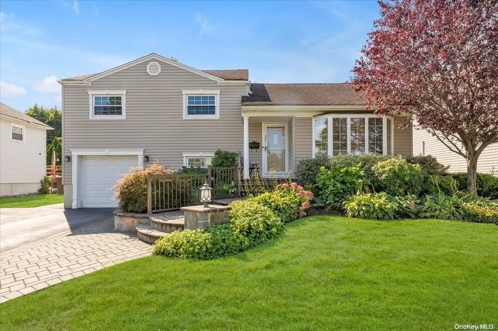 22 Circle Drive Syosset NY 11791